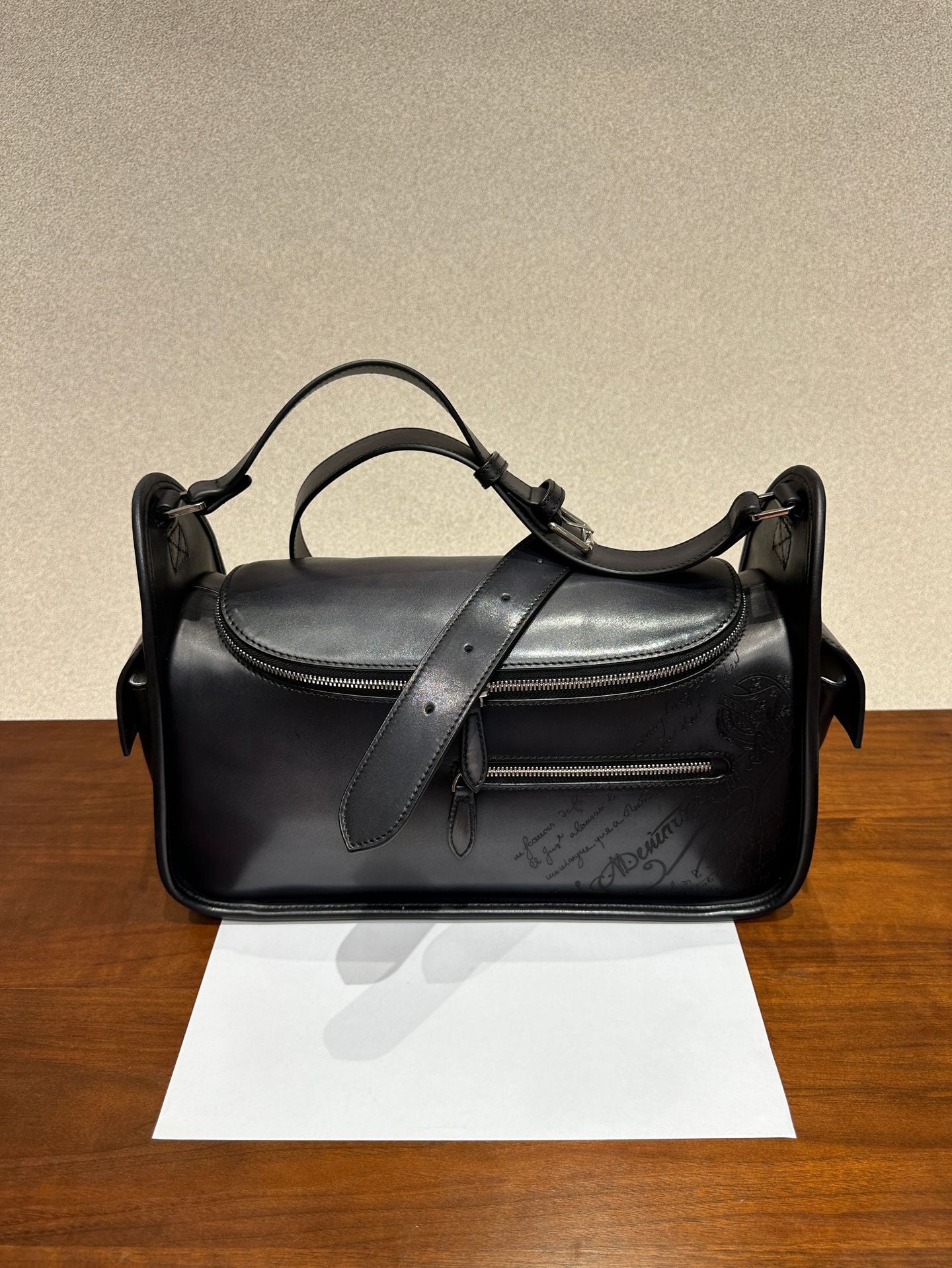 Men's Vegetable-Tanned Cowhide Crossbody Bag – Street Style
