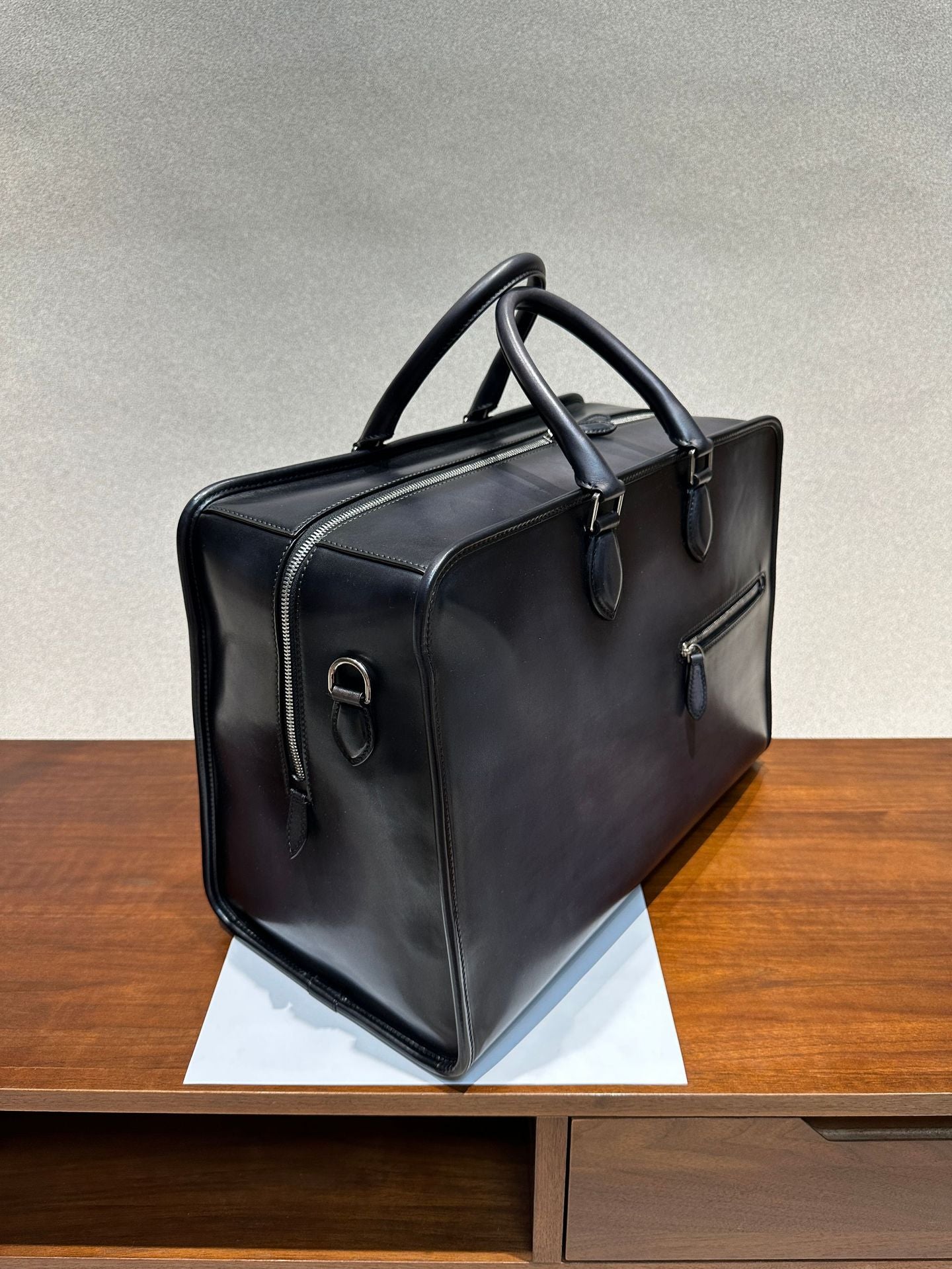 Retro Genuine Leather Men's Travel Tote Bag – Large Capacity.