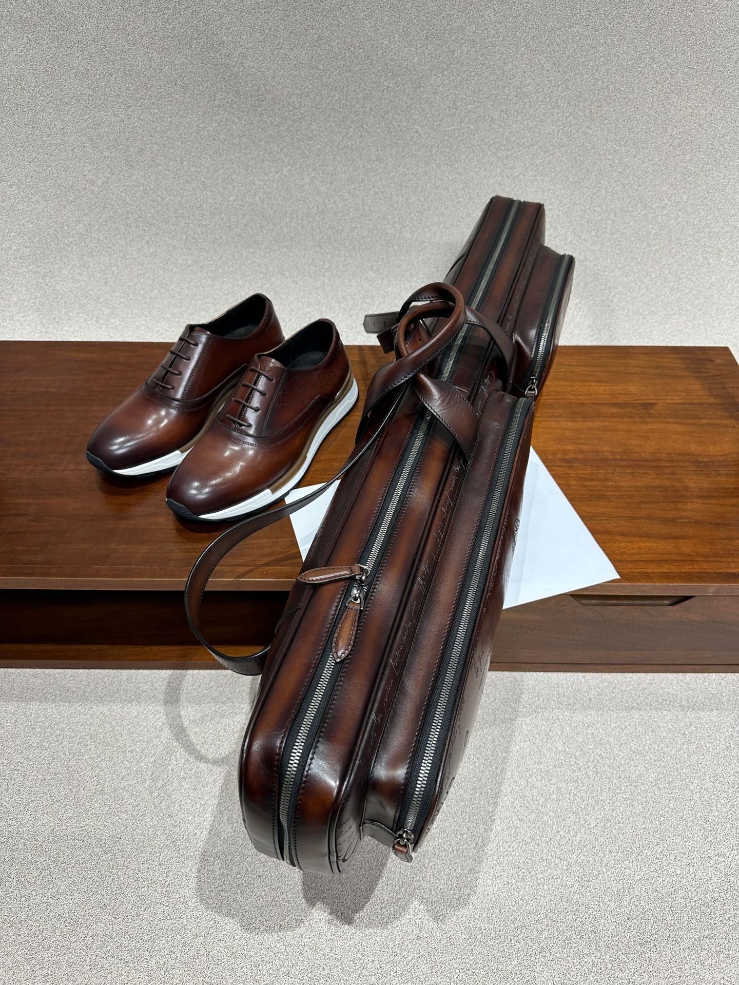 Genuine leather 7-hole cue bag, 9-ball cue bag (large end, small end), snooker cue tube, portable storage soft bag.