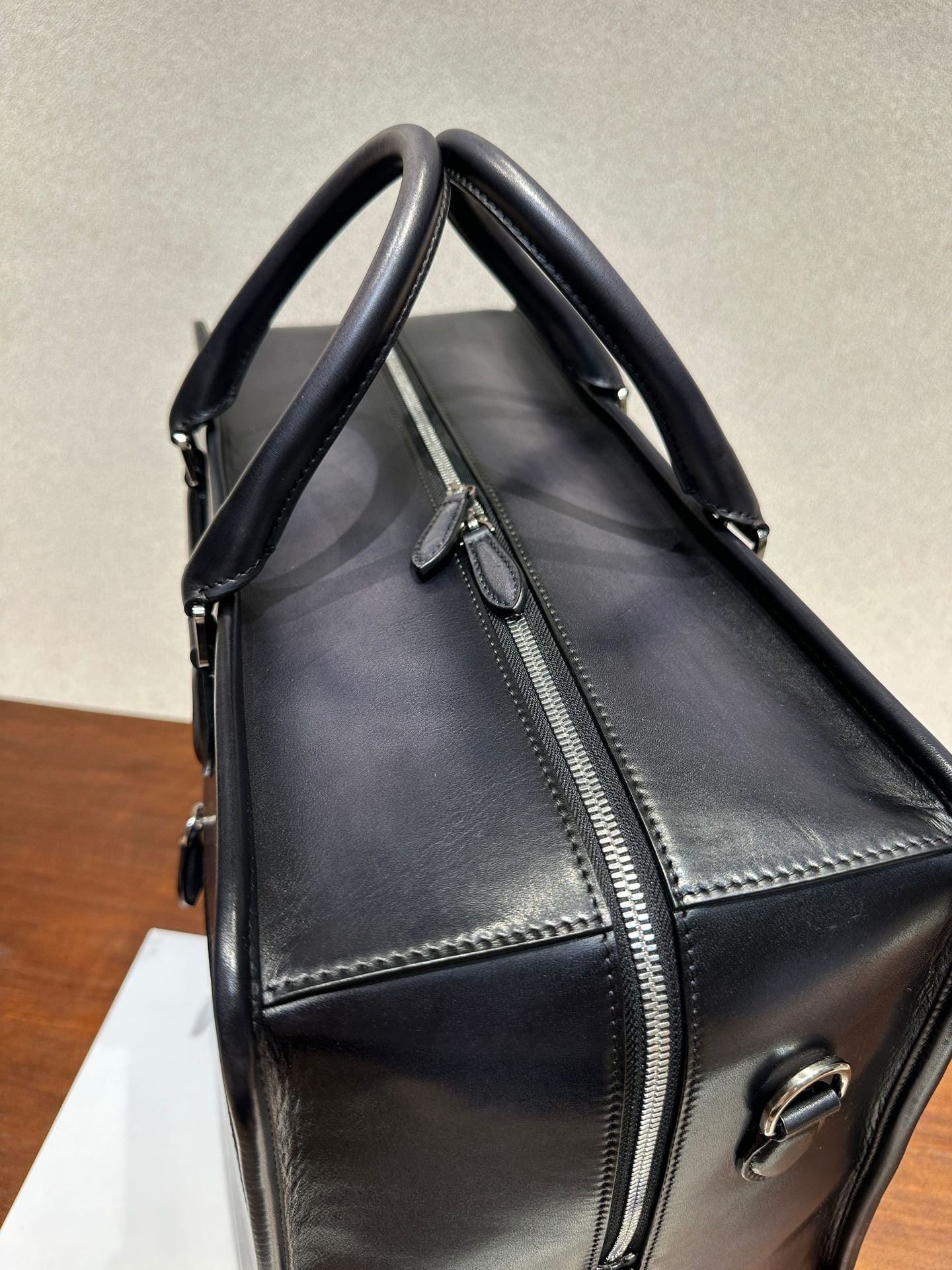 Retro Genuine Leather Men's Travel Tote Bag – Large Capacity.