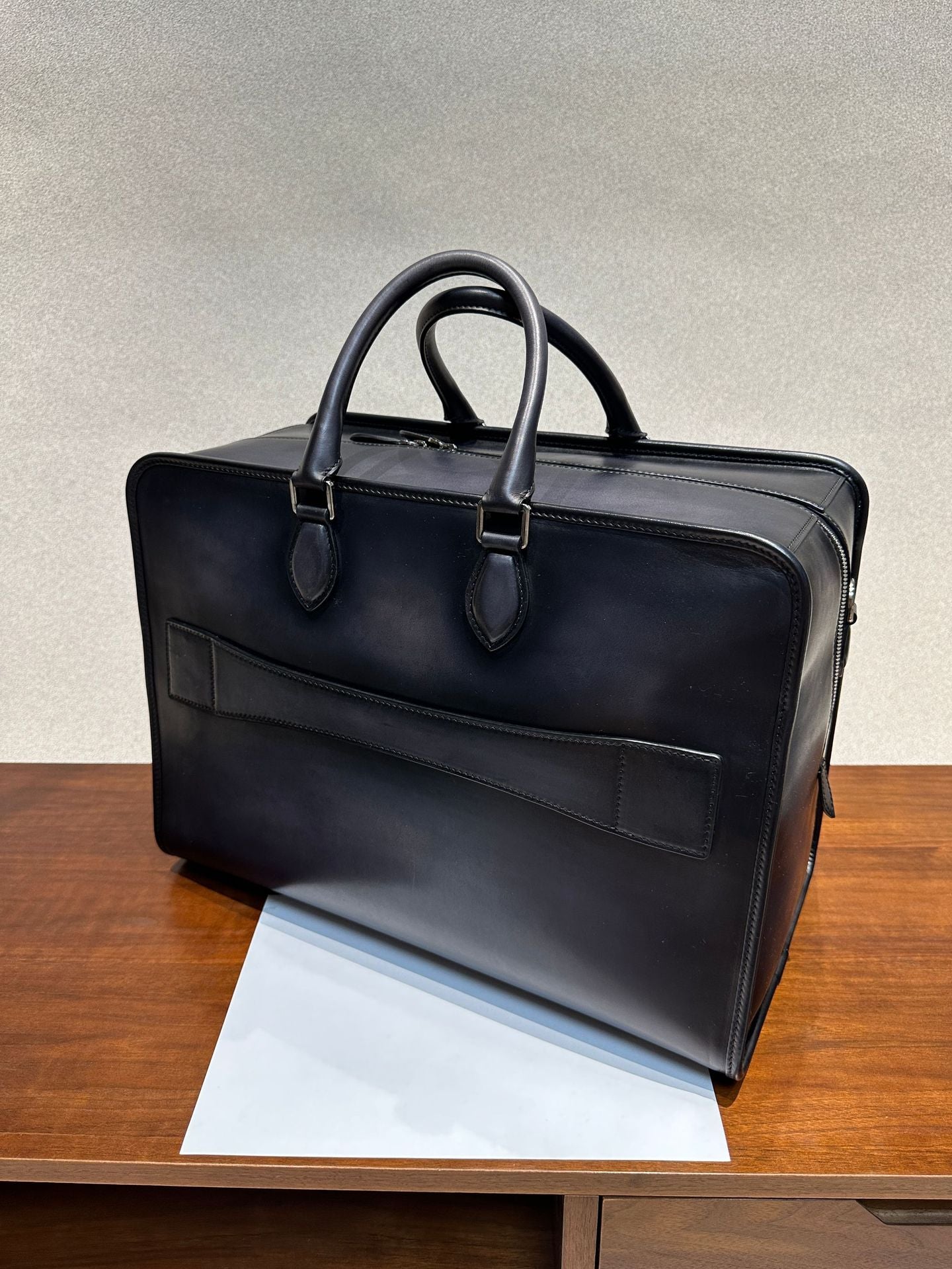 Retro Genuine Leather Men's Travel Tote Bag – Large Capacity.