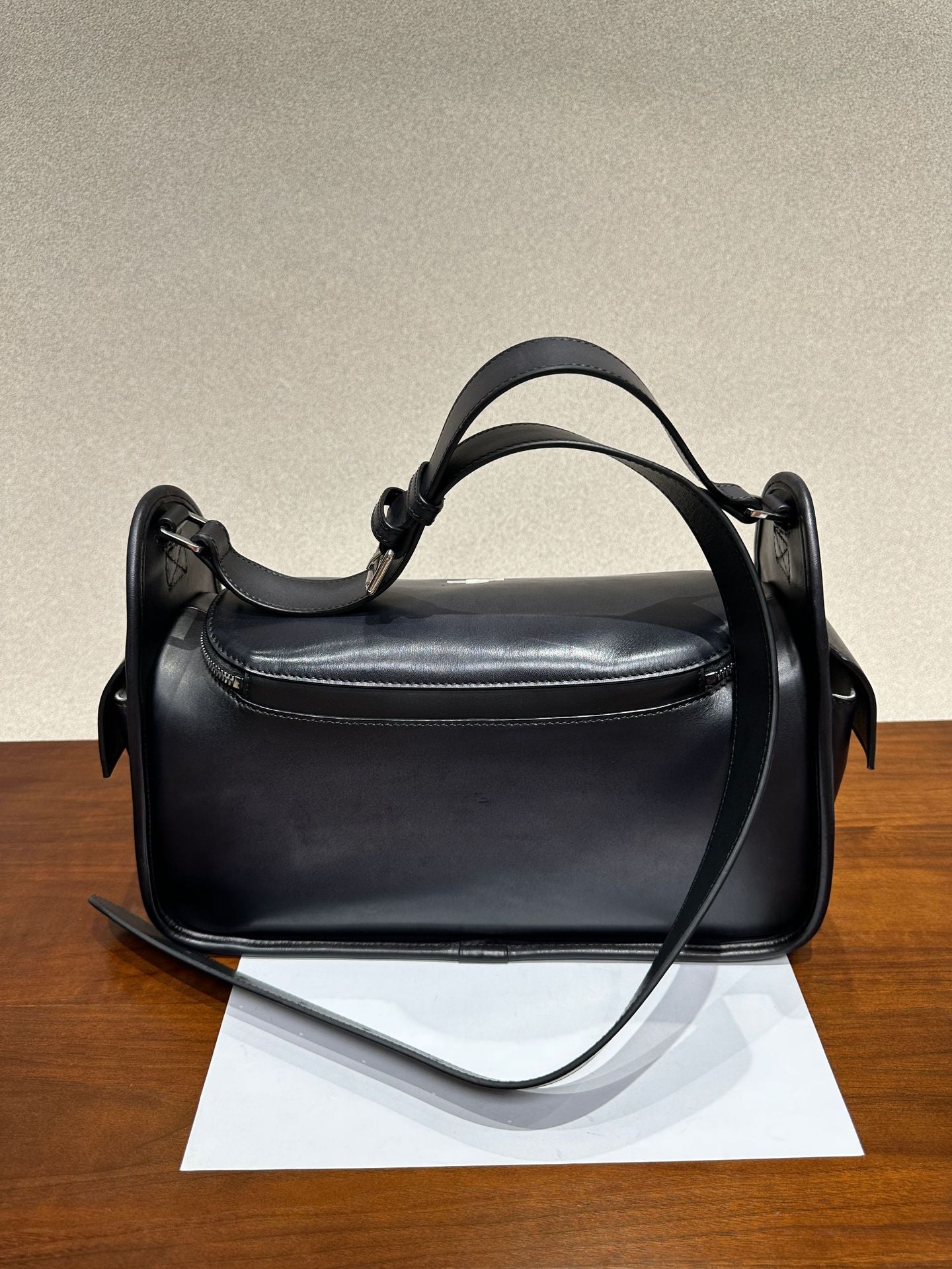Men's Vegetable-Tanned Cowhide Crossbody Bag – Street Style