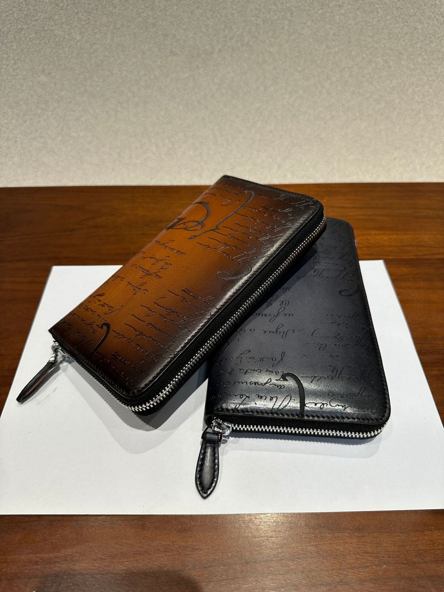 Retro Laser Engraved Cowhide Men's Zipper Long Wallet