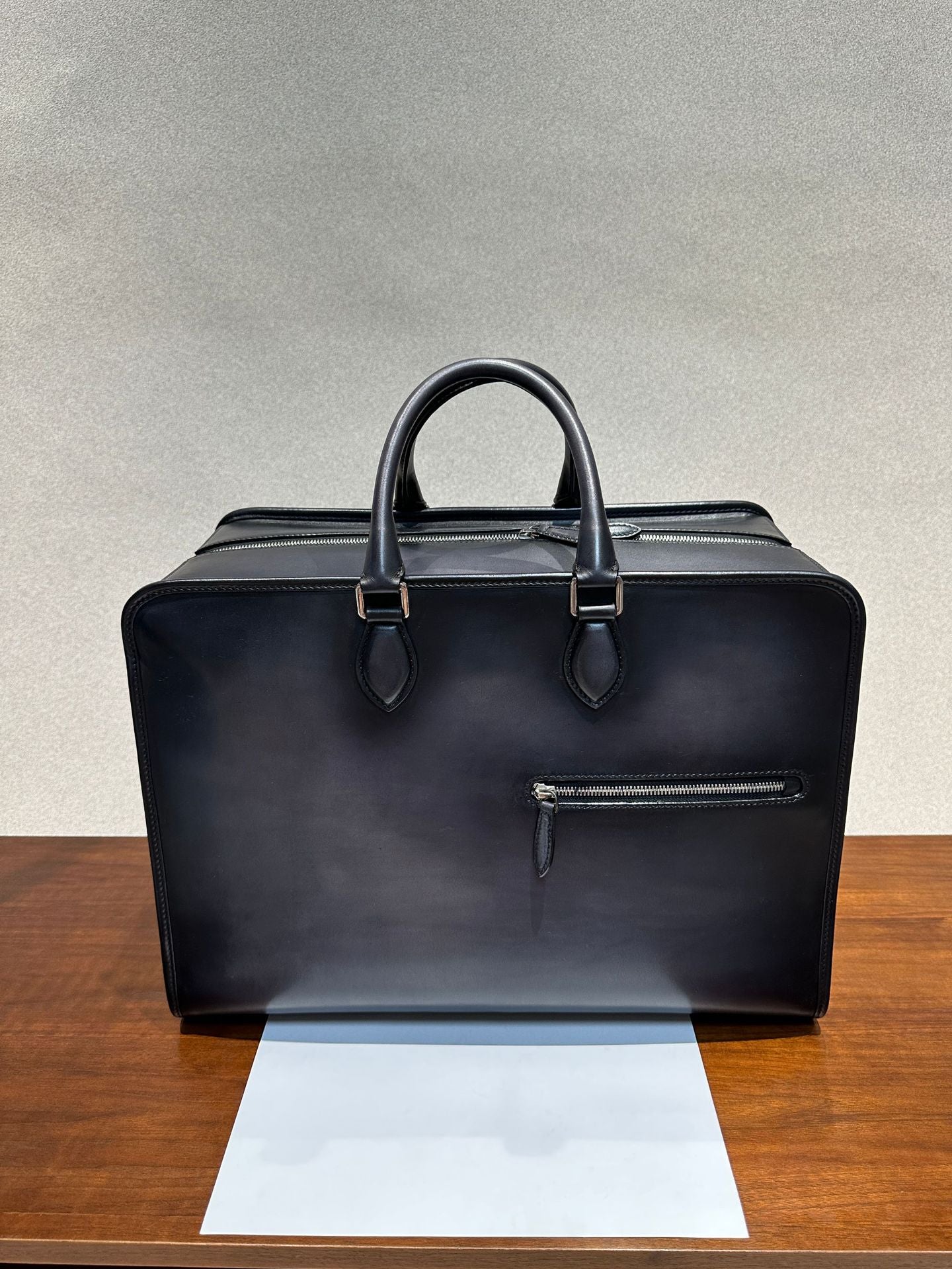 Retro Genuine Leather Men's Travel Tote Bag – Large Capacity.