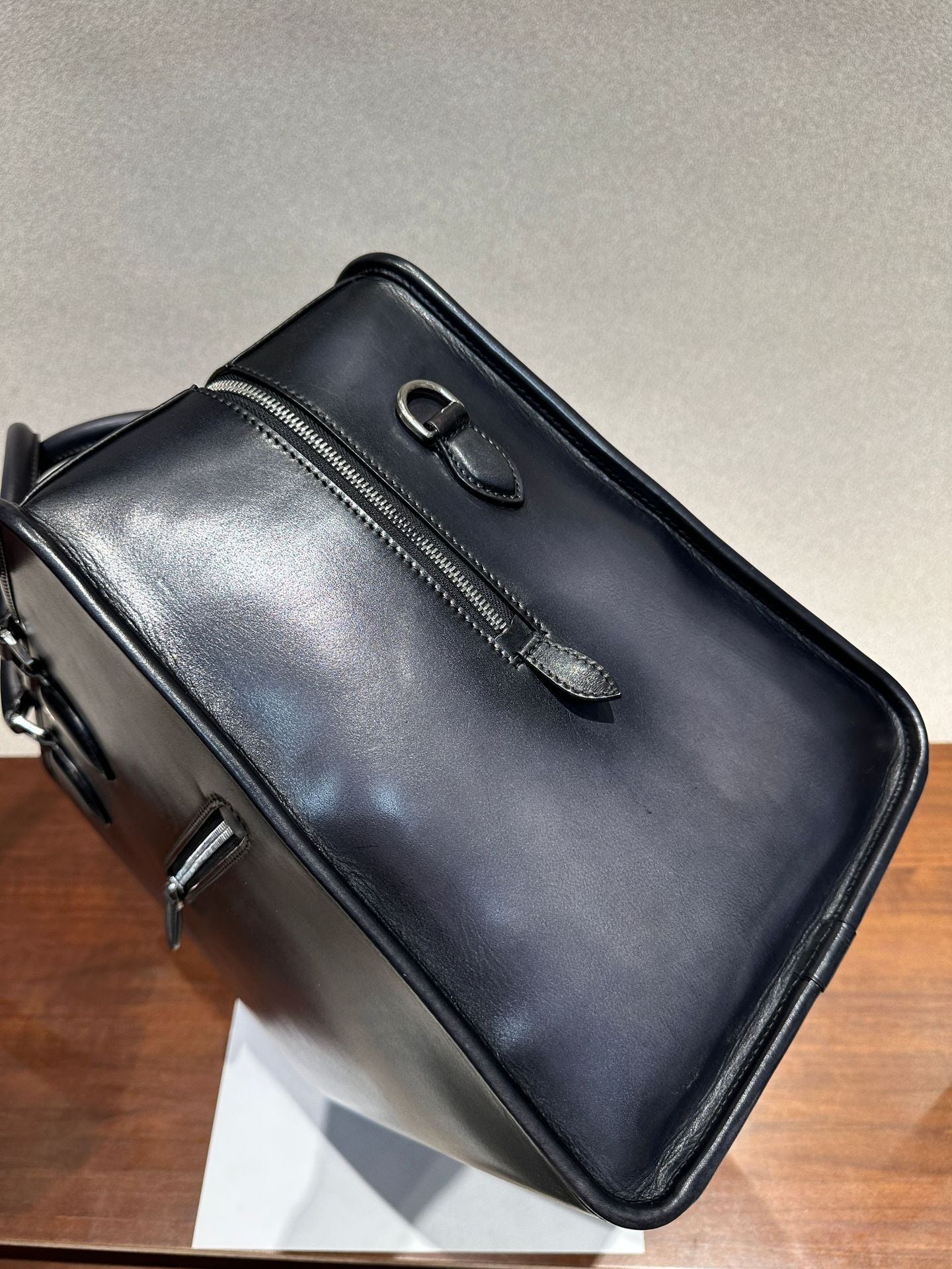Retro Genuine Leather Men's Travel Tote Bag – Large Capacity.