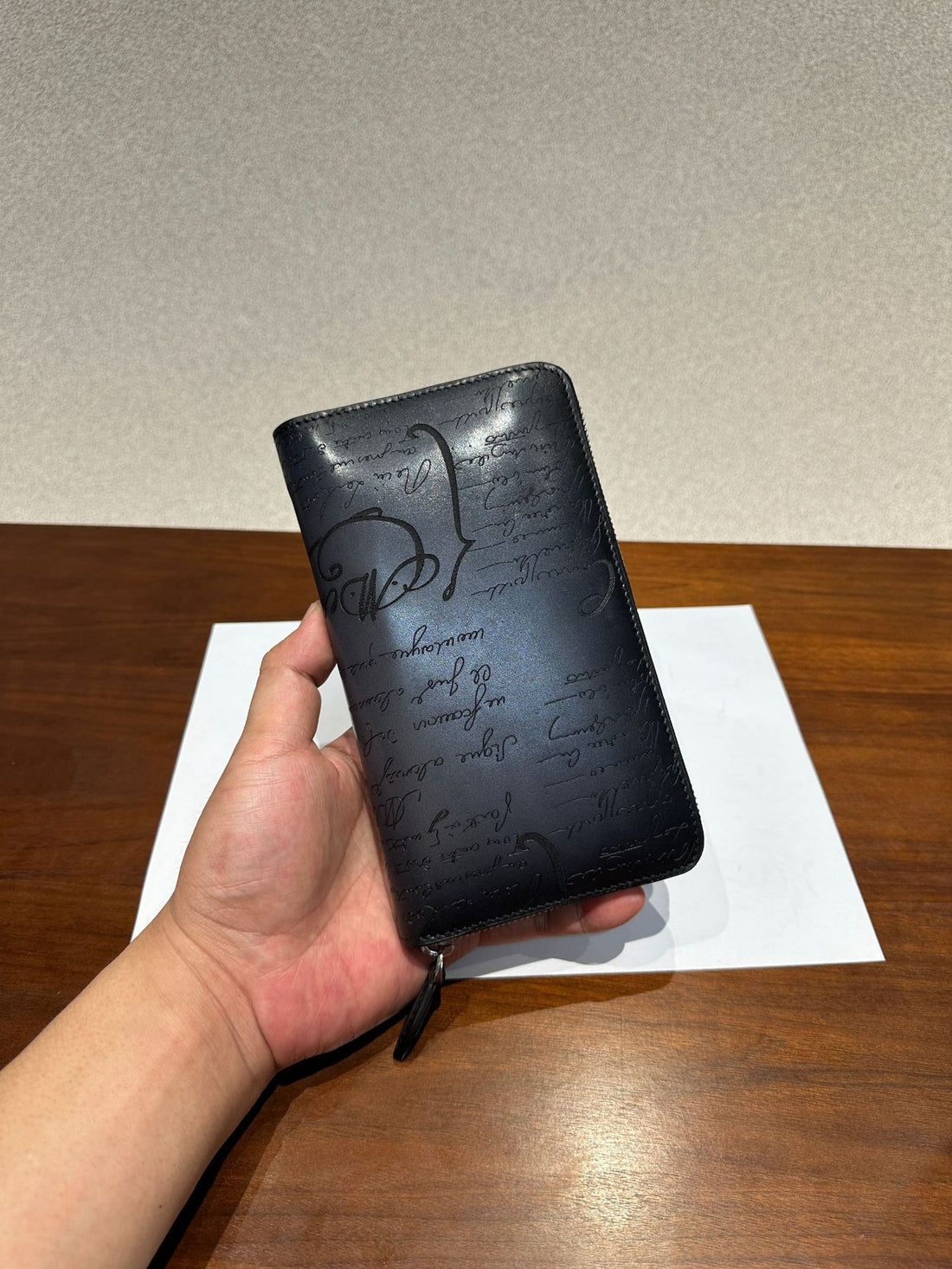 Retro Laser Engraved Cowhide Men's Zipper Long Wallet