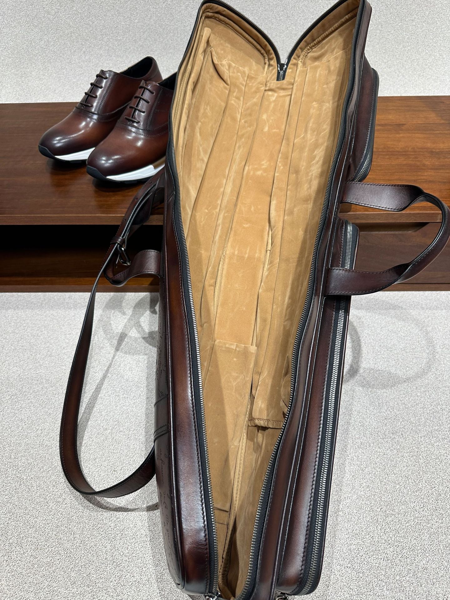 Genuine leather 7-hole cue bag, 9-ball cue bag (large end, small end), snooker cue tube, portable storage soft bag.